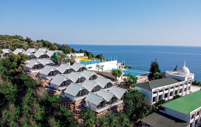 Bungalov - 30 m², 1+1 planlı, balkon kullanımlı ve 4 yetişkin + 1 çocuk kapasitelidir.